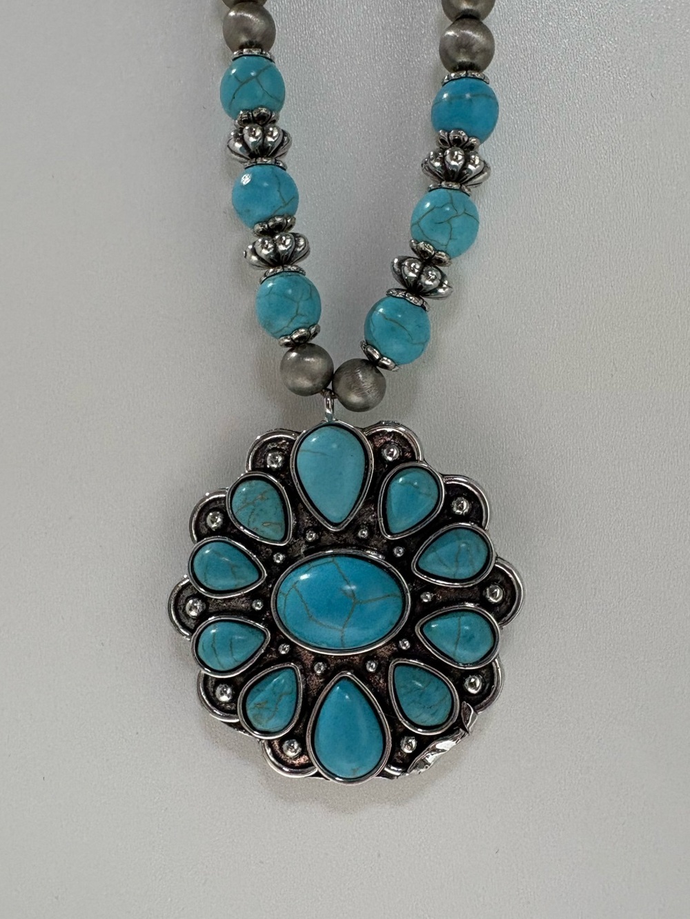 Turquoise Bead Floral Pendant Necklace
